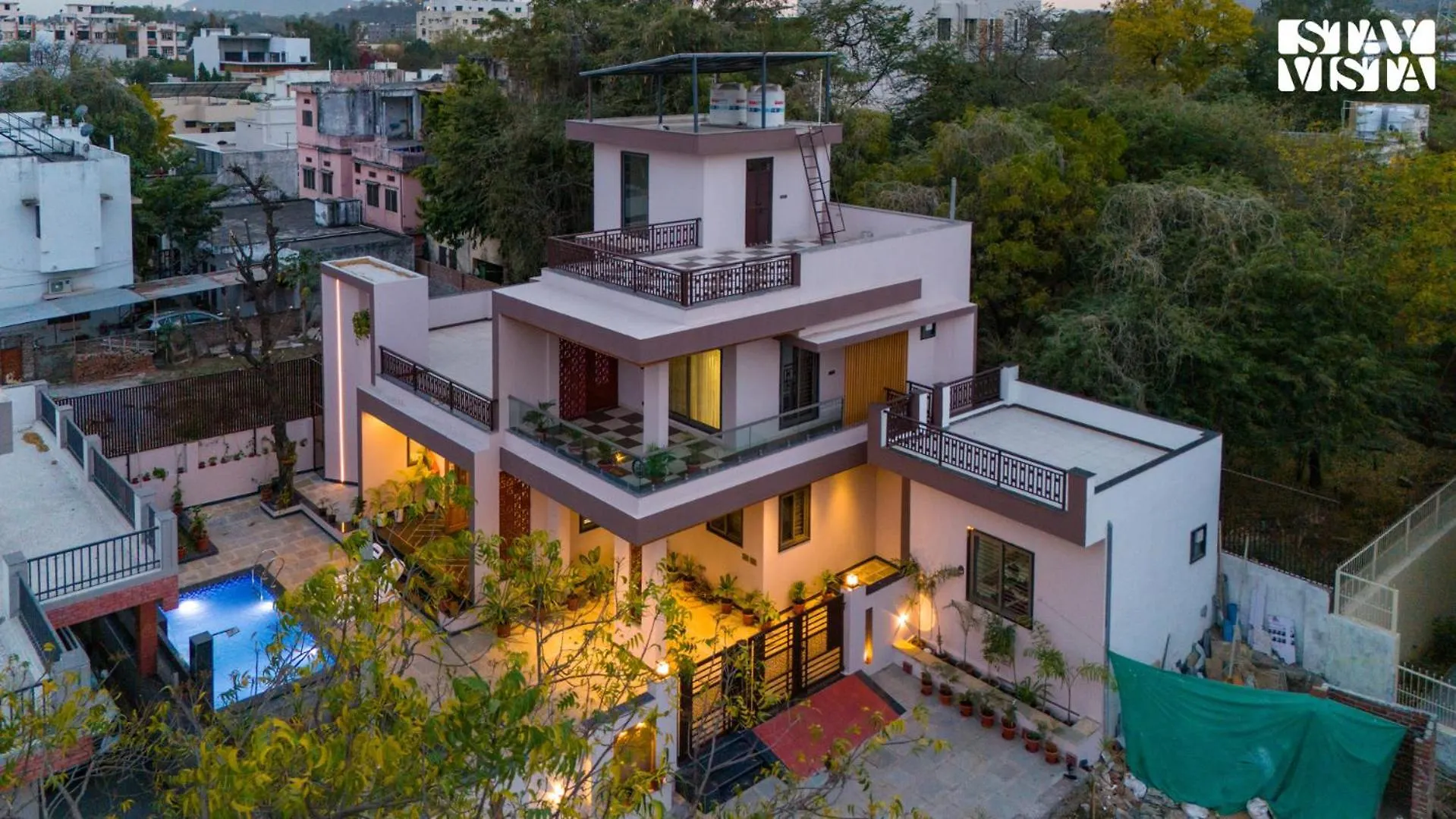 Nakeshatra Villa By Veo - Part Of Stayvista With Pool, Lawn, Balcony At City Center In 우다이푸르