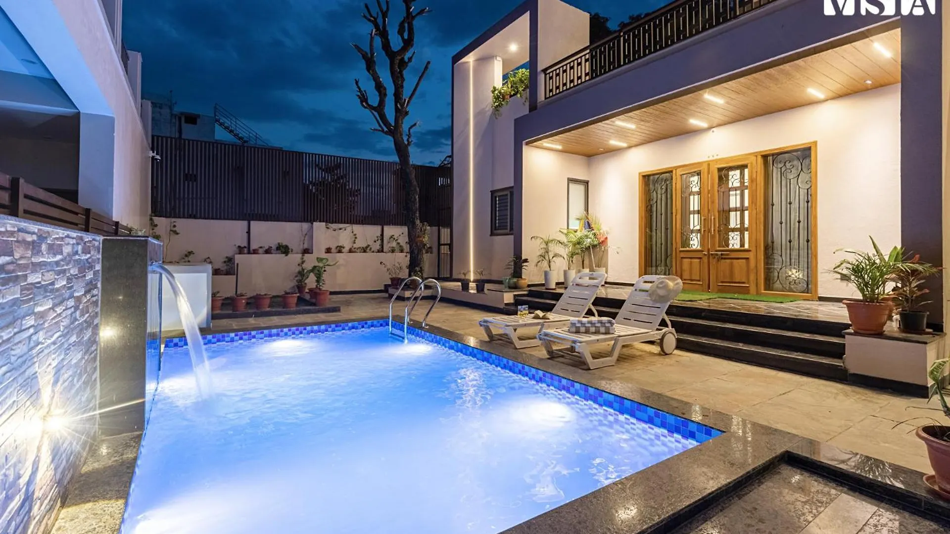 Nakeshatra Villa By Veo - Part Of Stayvista With Pool, Lawn, Balcony At City Center In 우다이푸르 0*,
